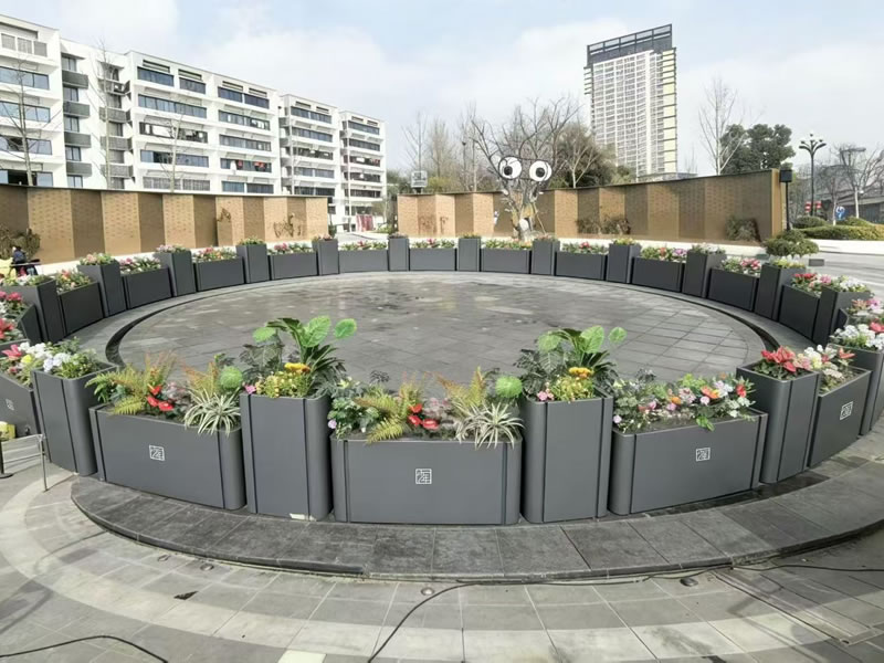 嘉兴防腐木花箱护栏_小区庭院花箱围栏定制服务商